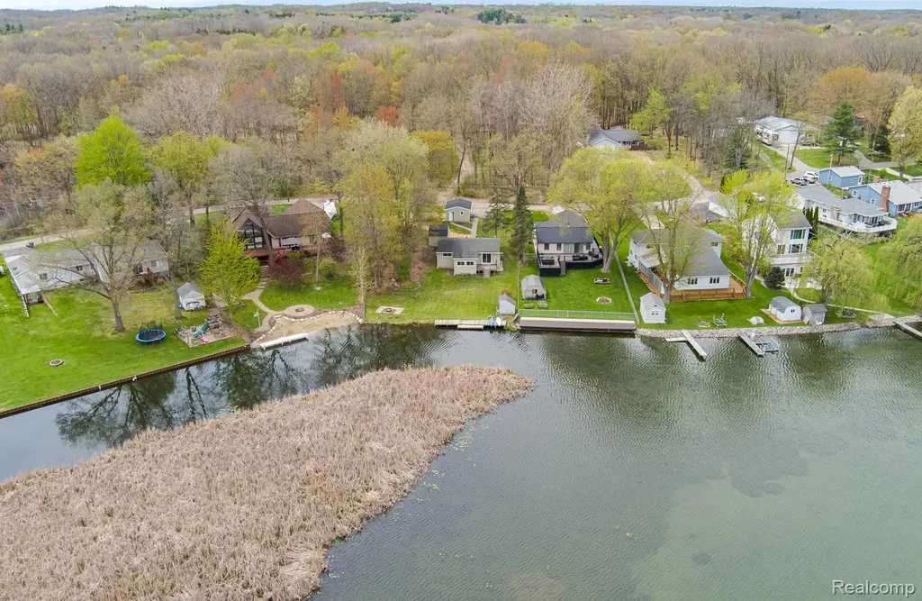 1998 Lakeview Drive Oregon Township MI 48446