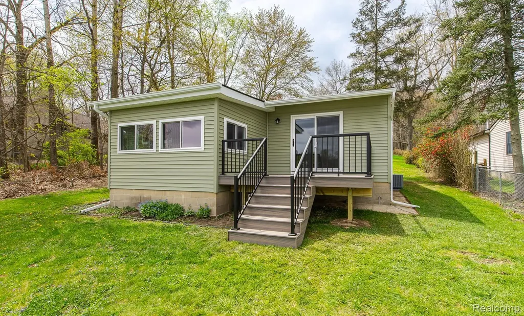 1998 Lakeview Drive Oregon Township MI 48446