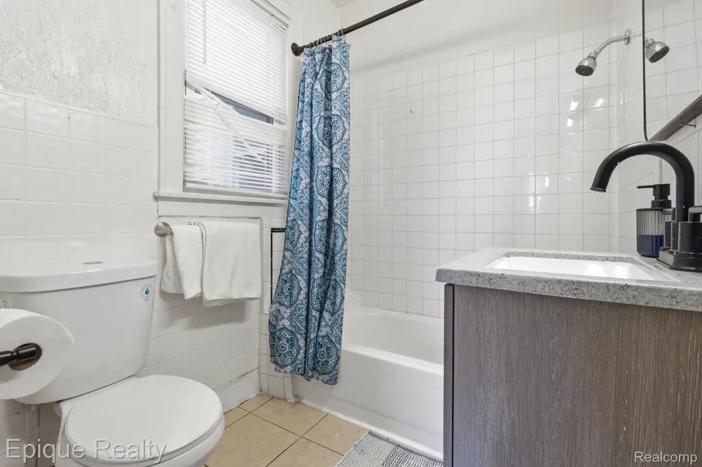 585 Southfield Road Lincoln Park City MI 48146