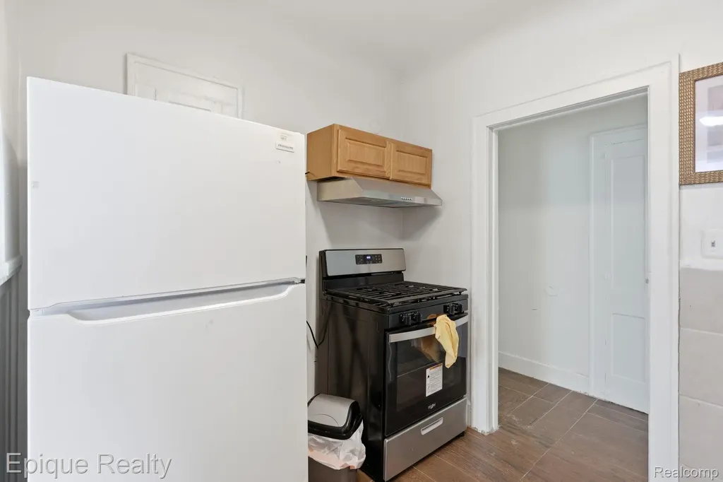 585 Southfield Road Lincoln Park City MI 48146