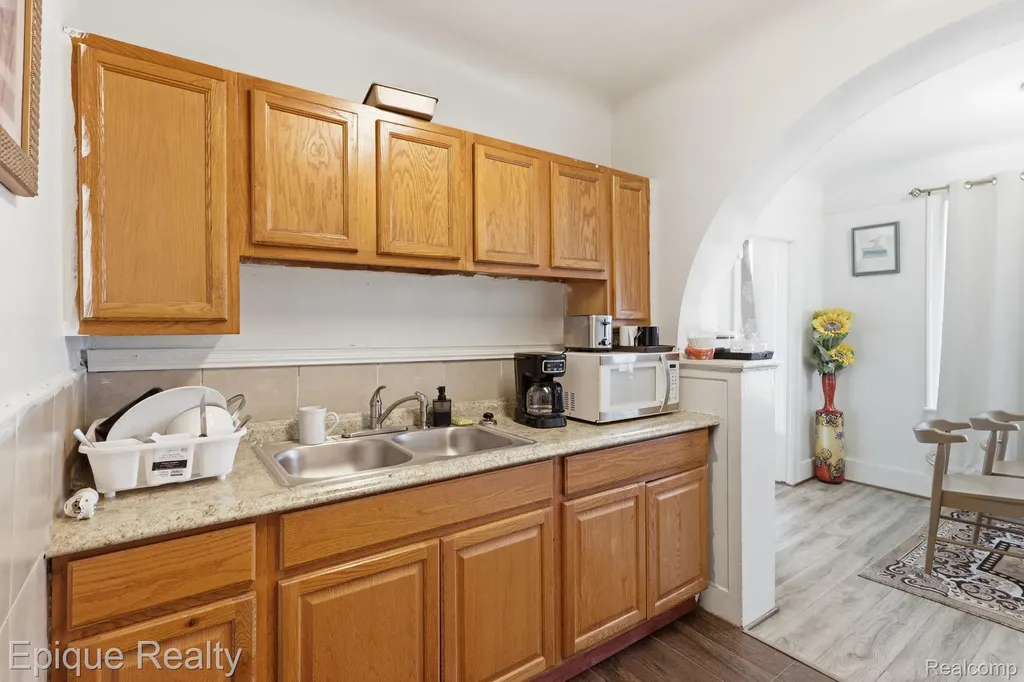 585 Southfield Road Lincoln Park City MI 48146