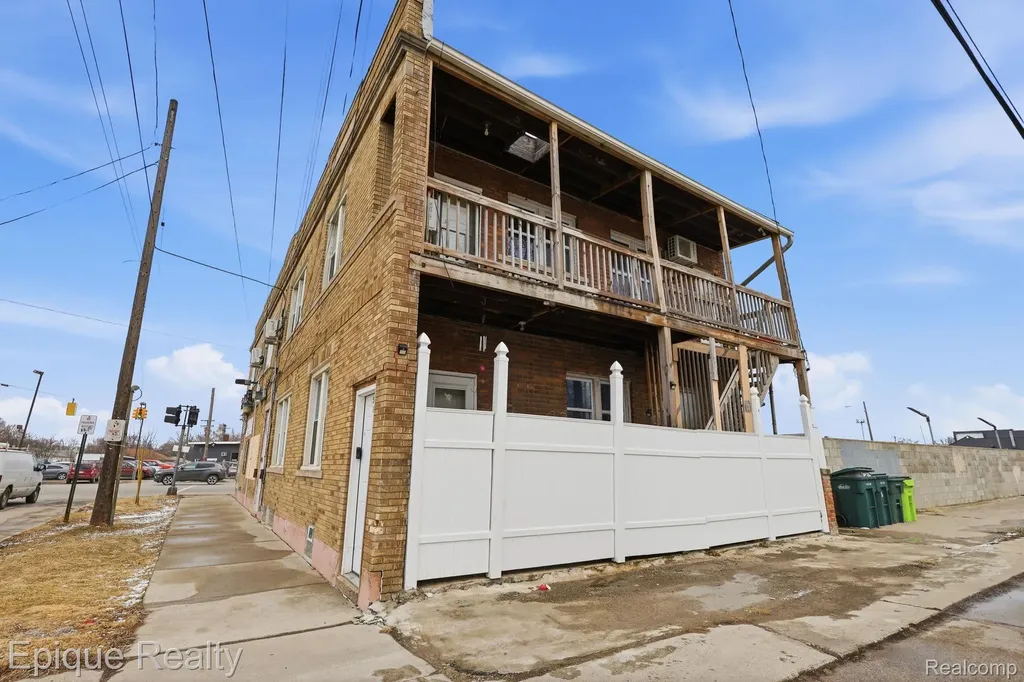 585 Southfield Road Lincoln Park City MI 48146
