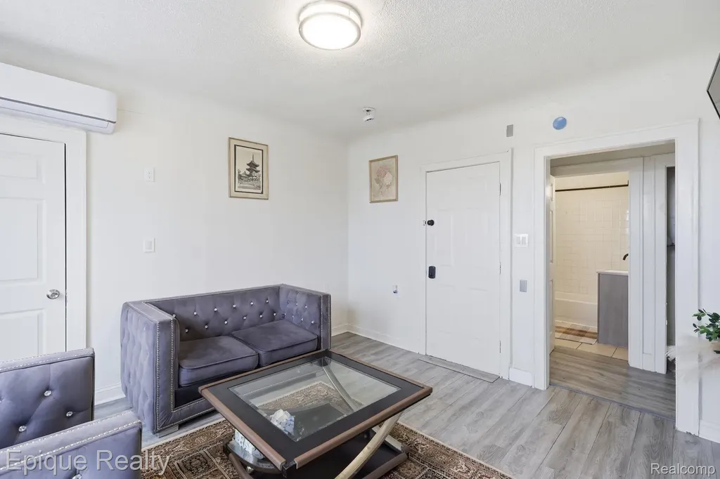 585 Southfield Road Lincoln Park City MI 48146