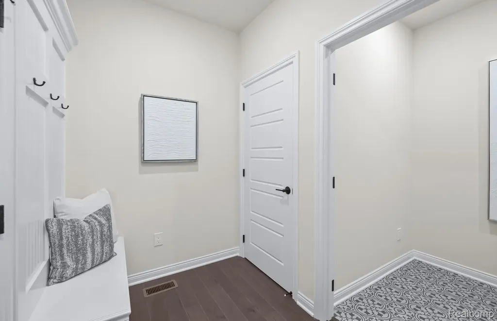 2055 Marigold Way Milford Charter Township MI 48381