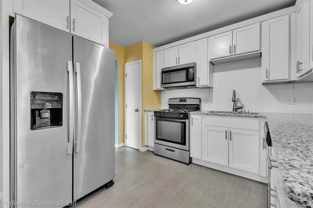 36231 Schley Avenue Westland City MI 48186