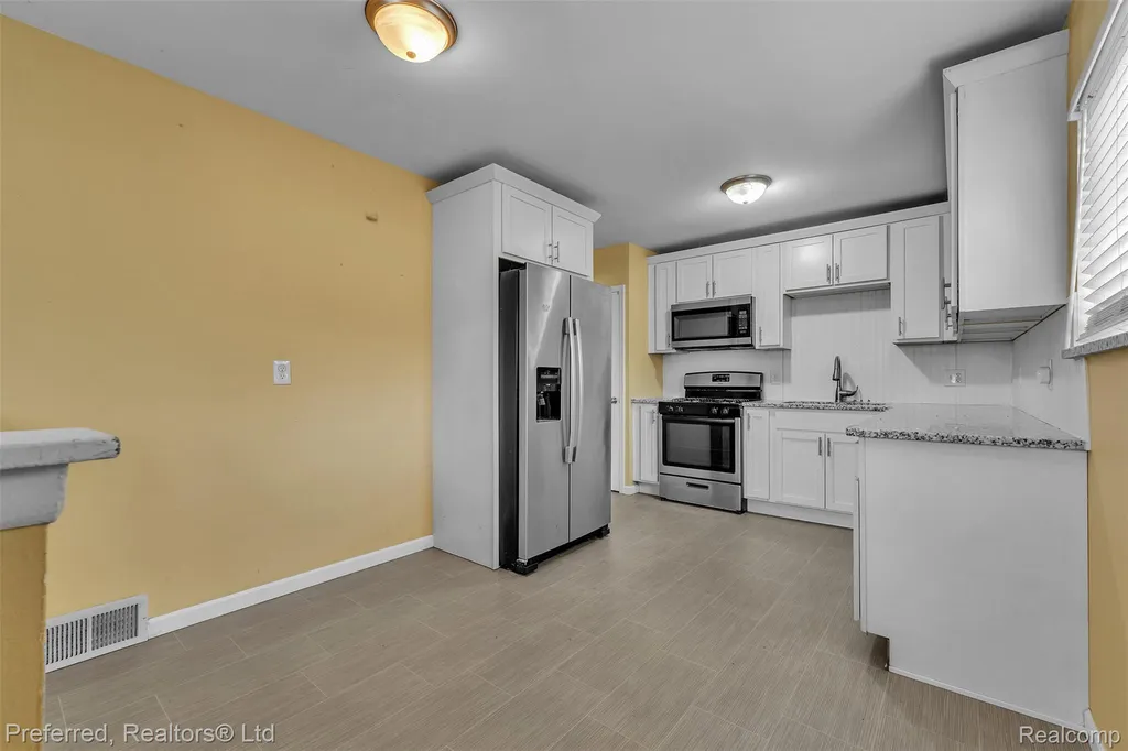 36231 Schley Avenue Westland City MI 48186