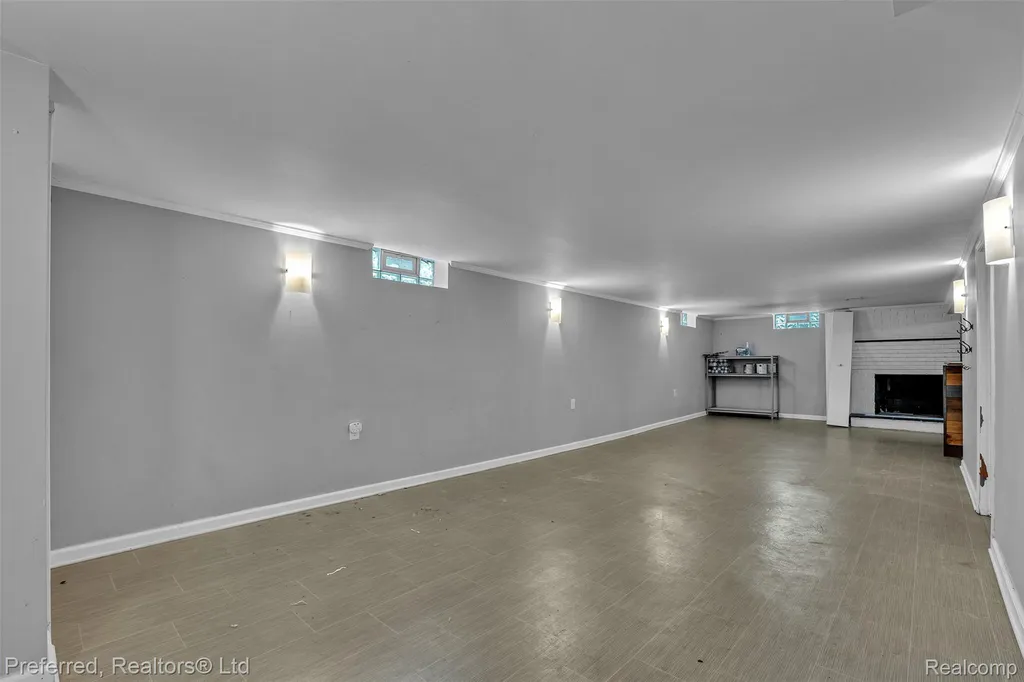 36231 Schley Avenue Westland City MI 48186