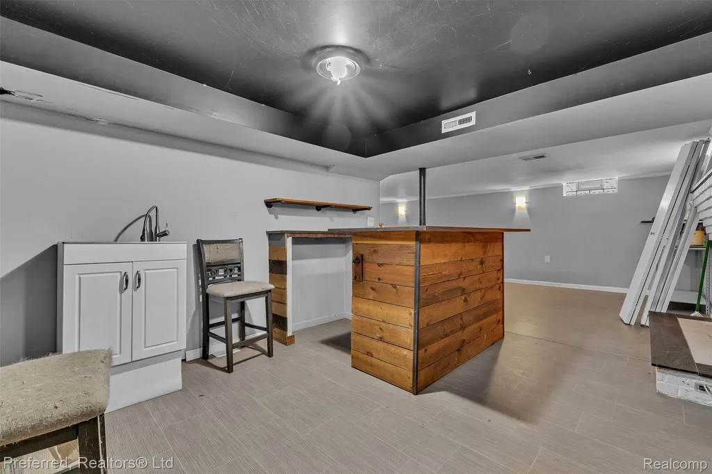 36231 Schley Avenue Westland City MI 48186