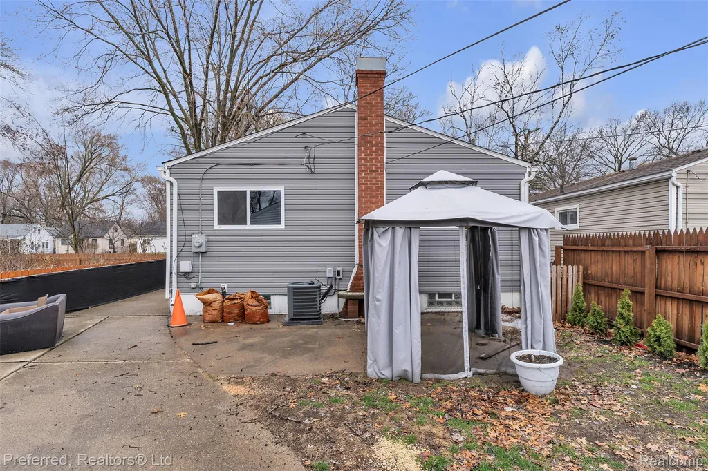 36231 Schley Avenue Westland City MI 48186