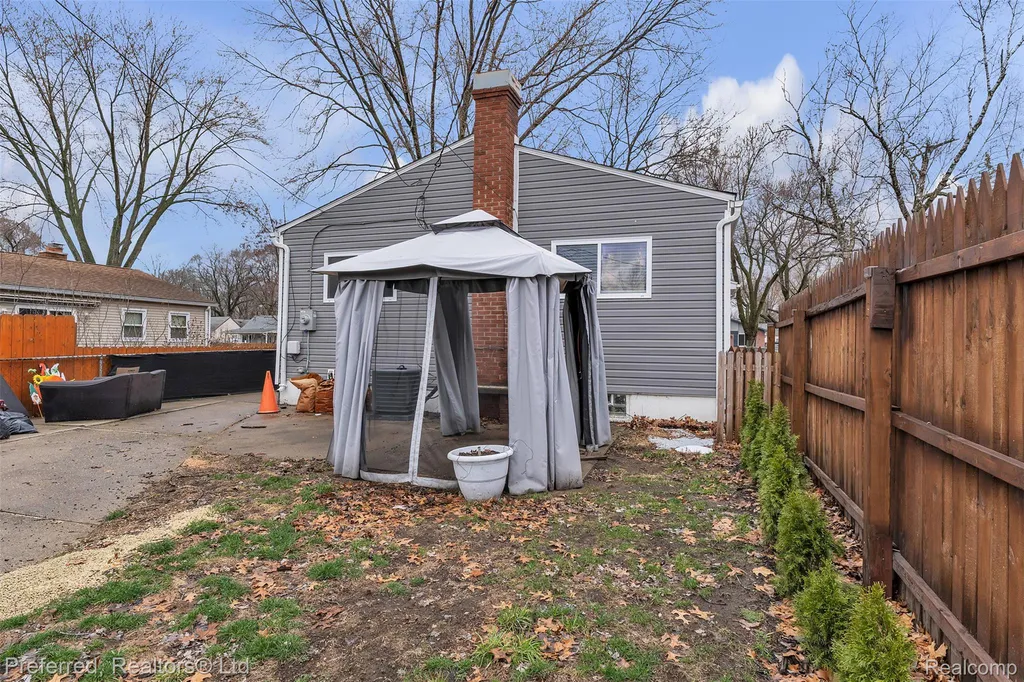 36231 Schley Avenue Westland City MI 48186