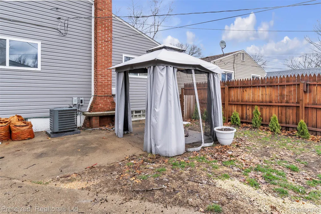 36231 Schley Avenue Westland City MI 48186