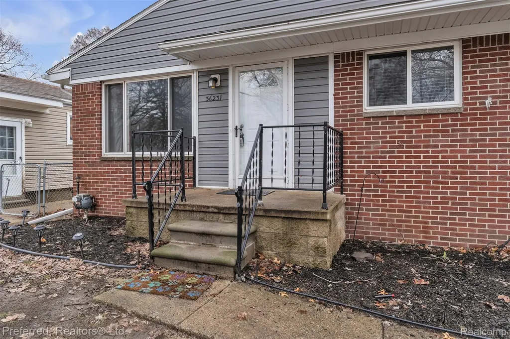 36231 Schley Avenue Westland City MI 48186