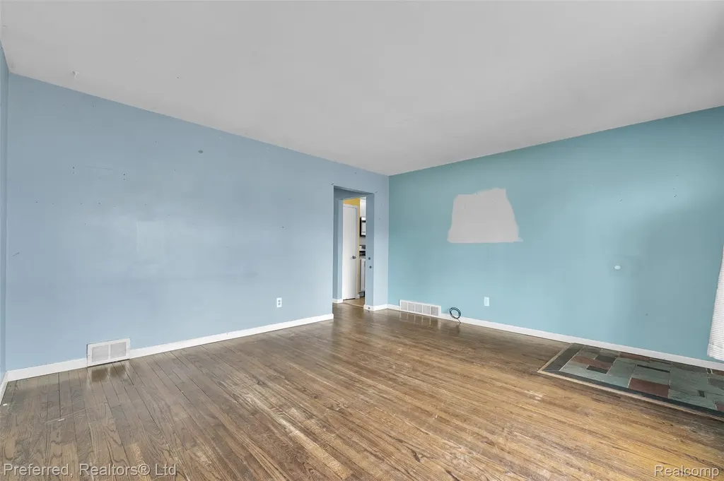 36231 Schley Avenue Westland City MI 48186