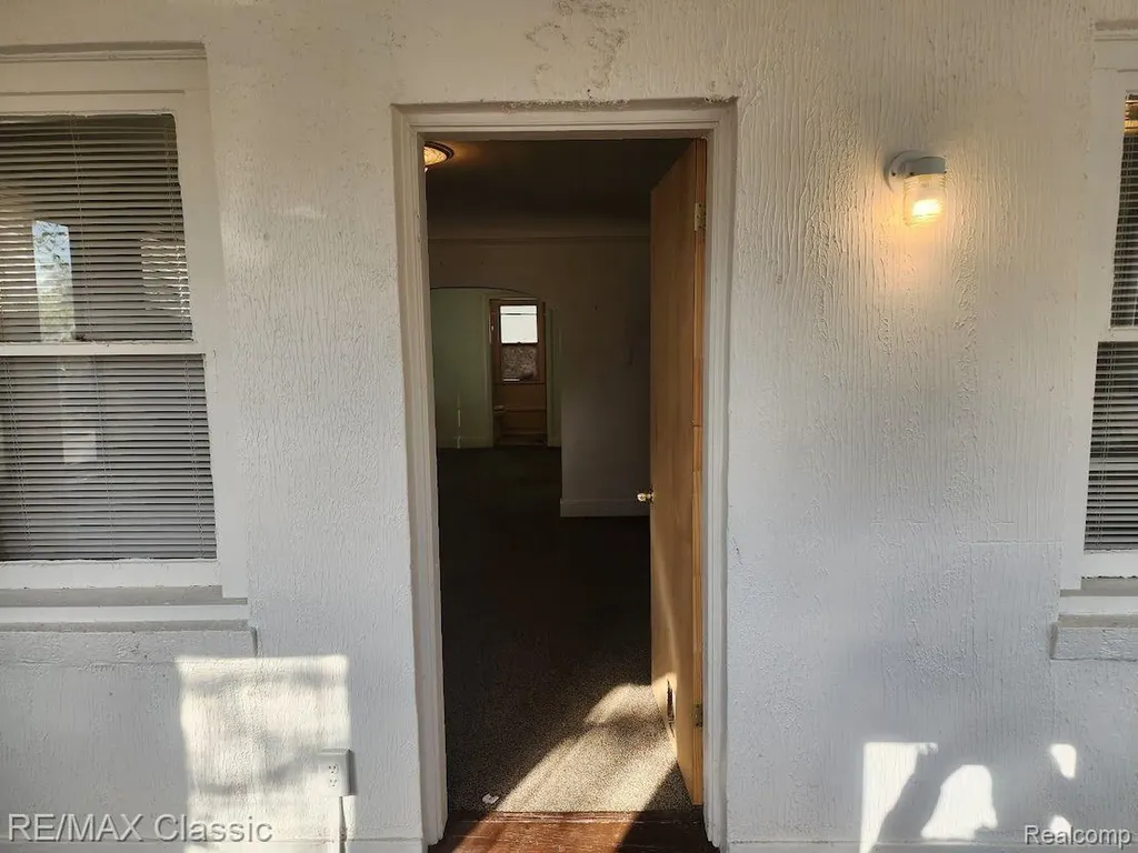 11227 Jackson Avenue Warren City MI 48089