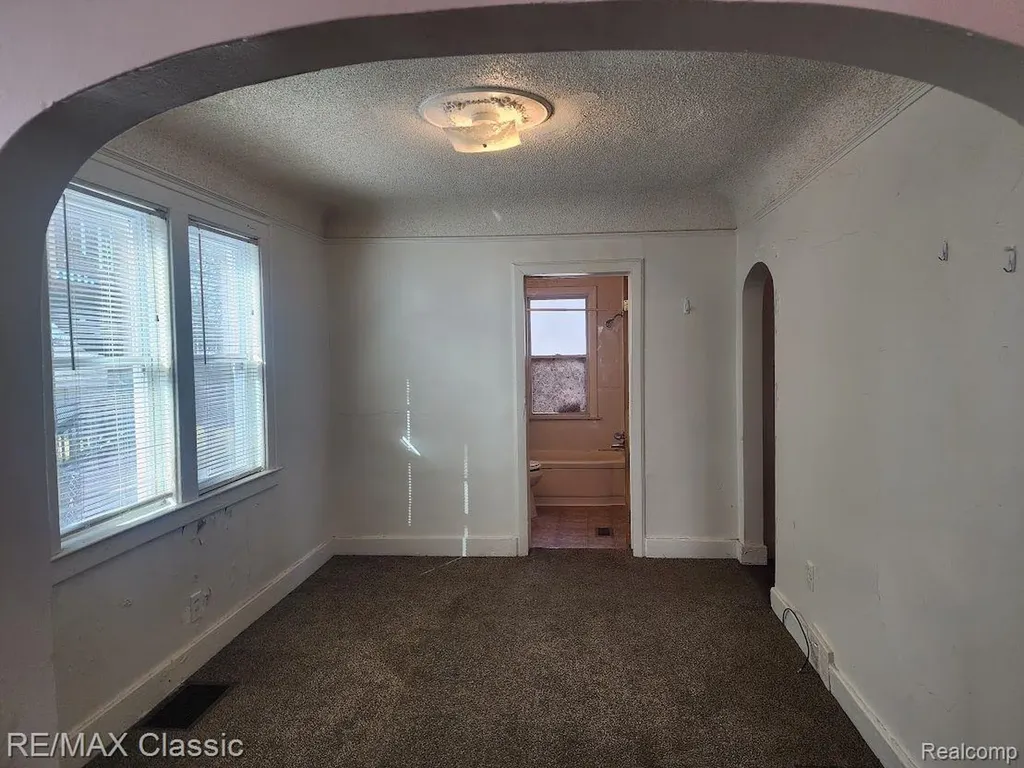 11227 Jackson Avenue Warren City MI 48089