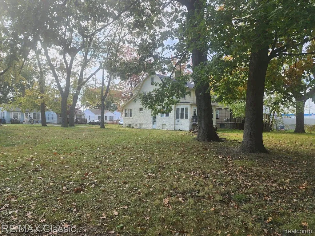 11227 Jackson Avenue Warren City MI 48089