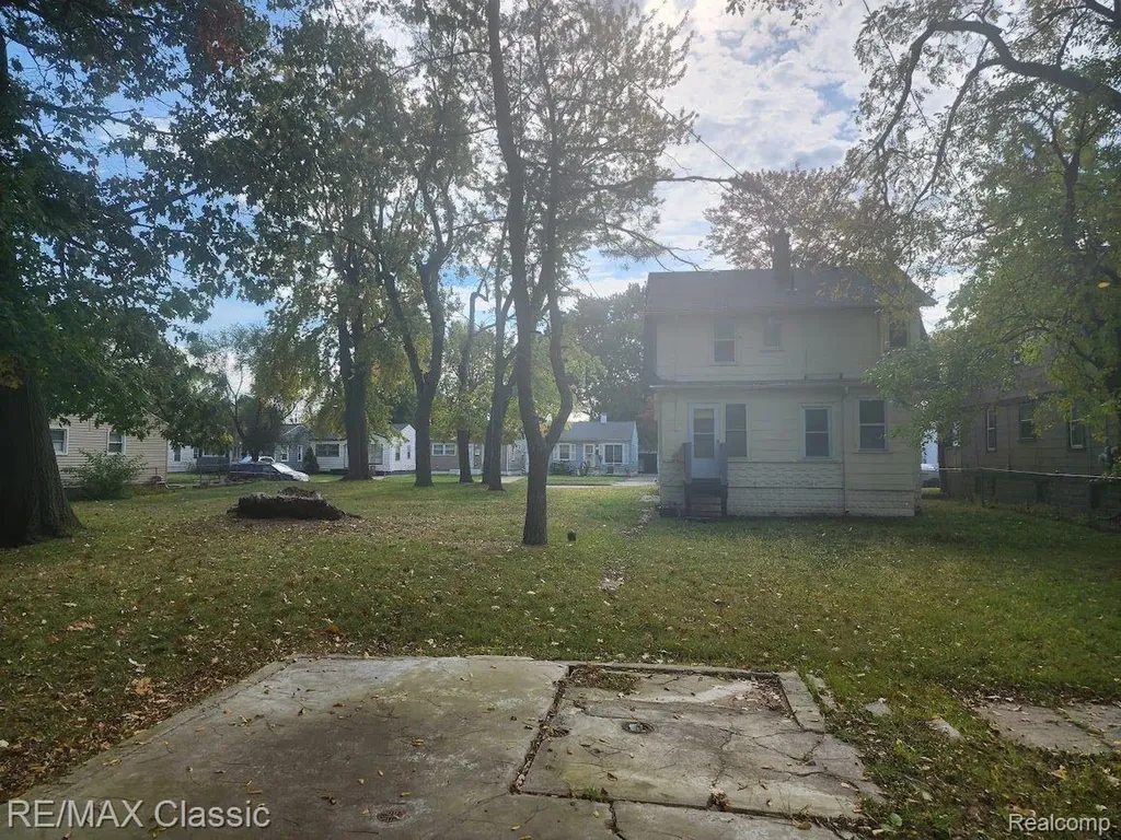 11227 Jackson Avenue Warren City MI 48089