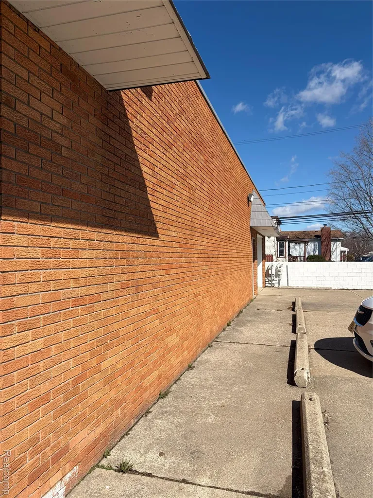 17820 Eureka Road Southgate City MI 48195