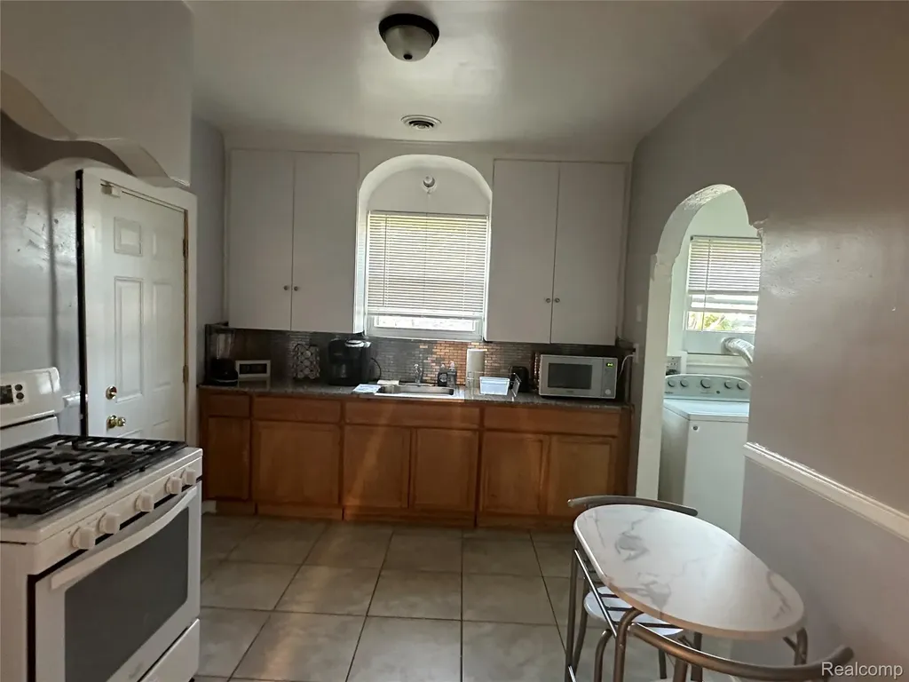 17566 Stoepel Street Detroit City MI 48221