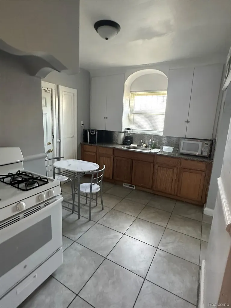 17566 Stoepel Street Detroit City MI 48221