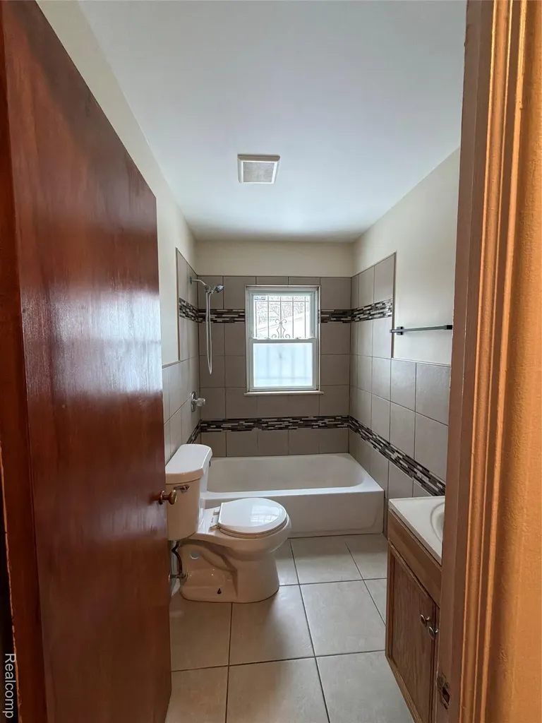 19711 Greydale Avenue Detroit City MI 48219
