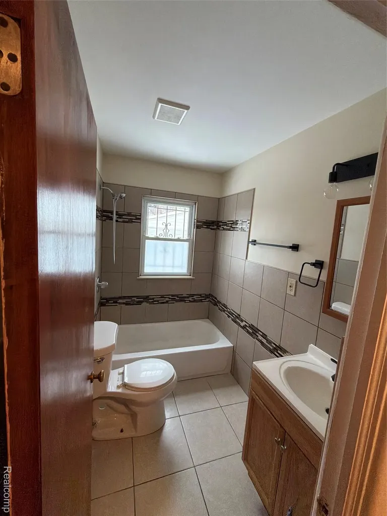 19711 Greydale Avenue Detroit City MI 48219
