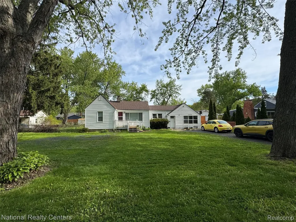 6376 Lanman Drive Waterford Charter Township MI 48329