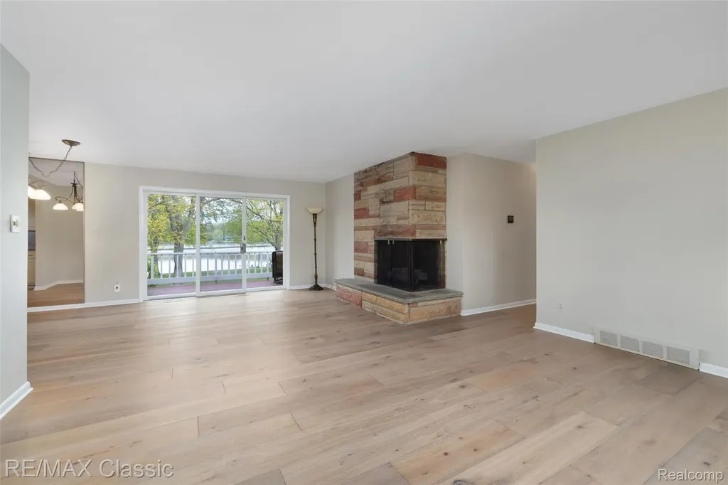 804 Bonita Drive White Lake Charter Township MI 48383