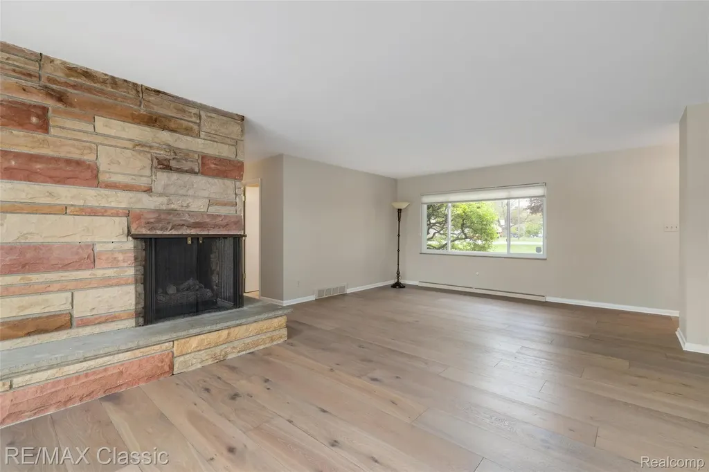804 Bonita Drive White Lake Charter Township MI 48383