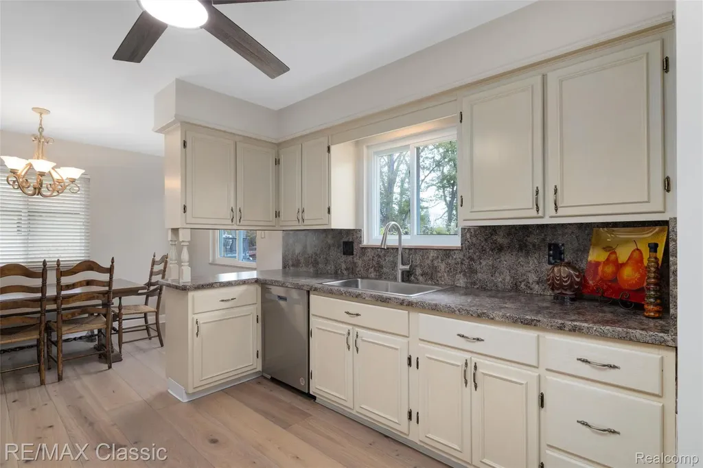 804 Bonita Drive White Lake Charter Township MI 48383