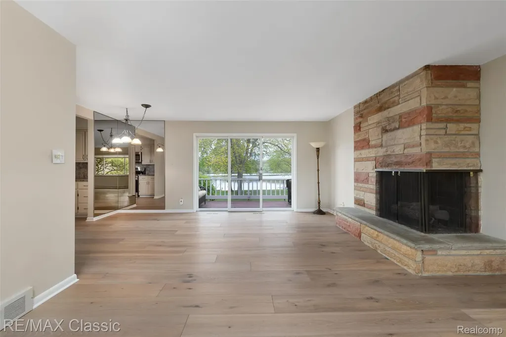 804 Bonita Drive White Lake Charter Township MI 48383