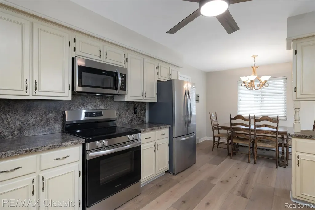 804 Bonita Drive White Lake Charter Township MI 48383