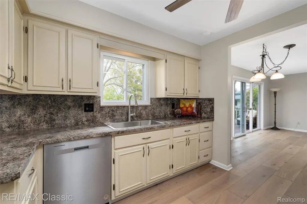 804 Bonita Drive White Lake Charter Township MI 48383