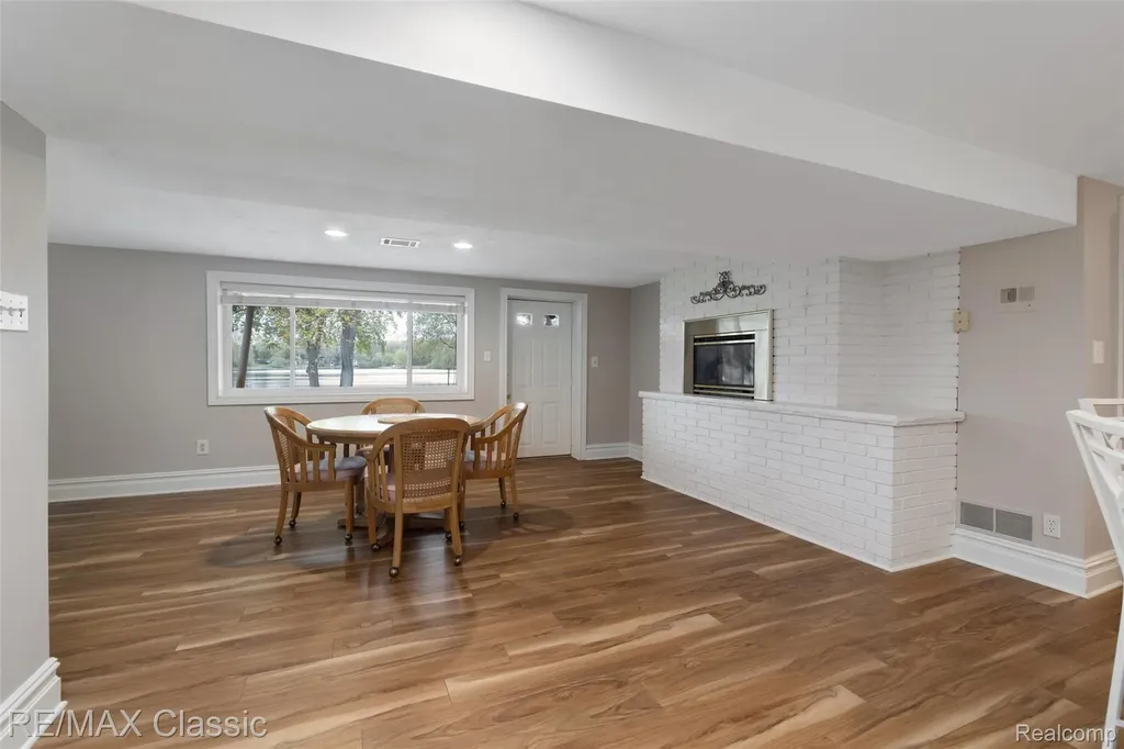804 Bonita Drive White Lake Charter Township MI 48383