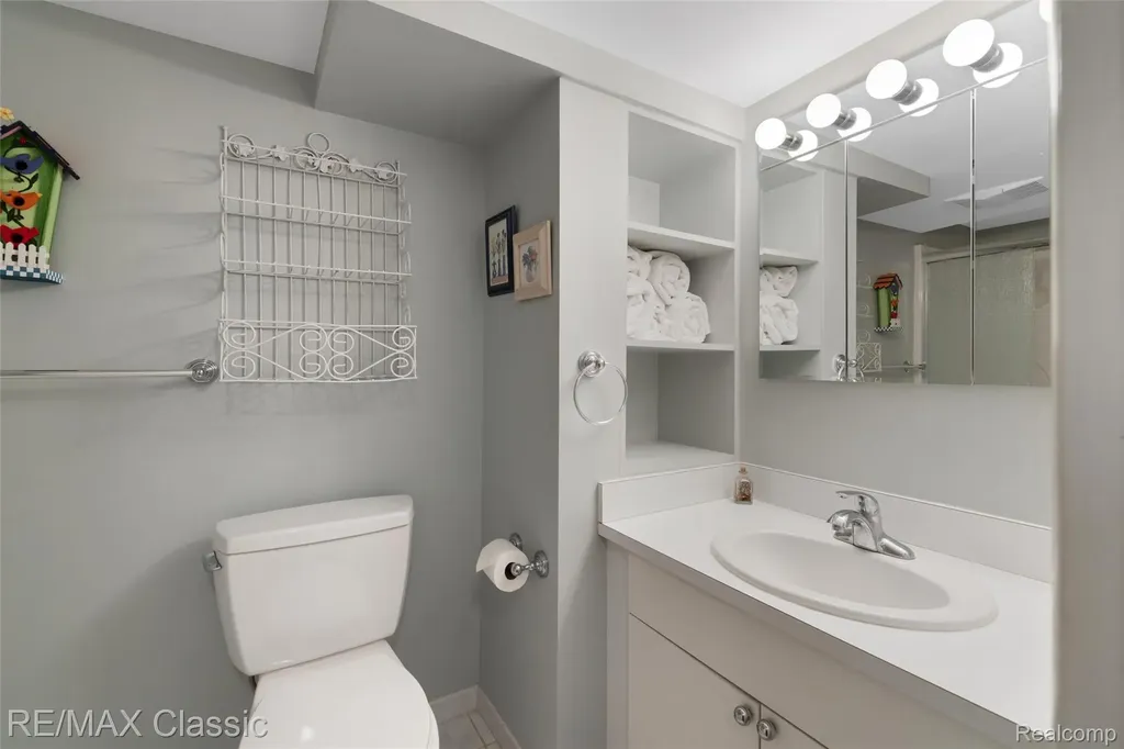 804 Bonita Drive White Lake Charter Township MI 48383
