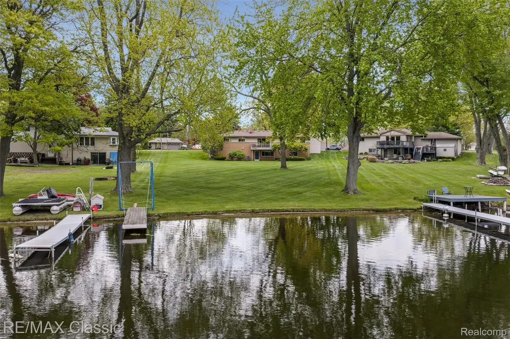 804 Bonita Drive White Lake Charter Township MI 48383
