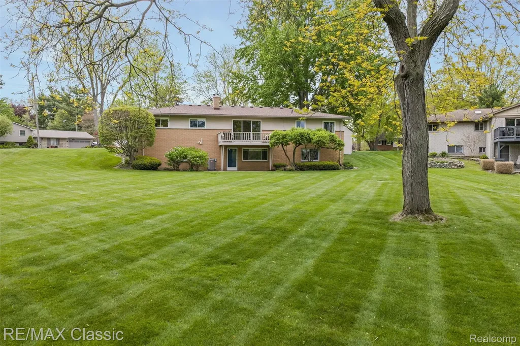 804 Bonita Drive White Lake Charter Township MI 48383