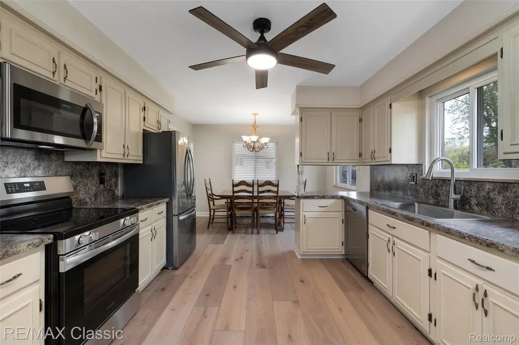 804 Bonita Drive White Lake Charter Township MI 48383
