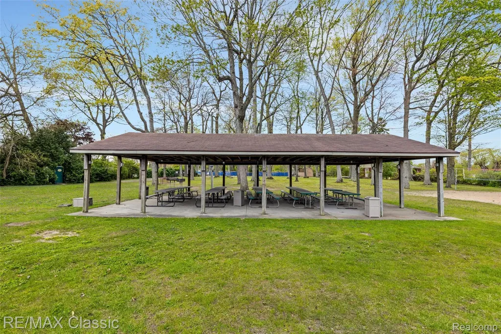 804 Bonita Drive White Lake Charter Township MI 48383