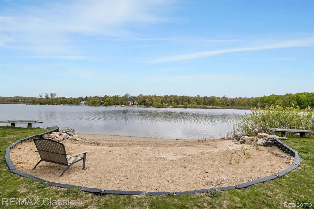 804 Bonita Drive White Lake Charter Township MI 48383