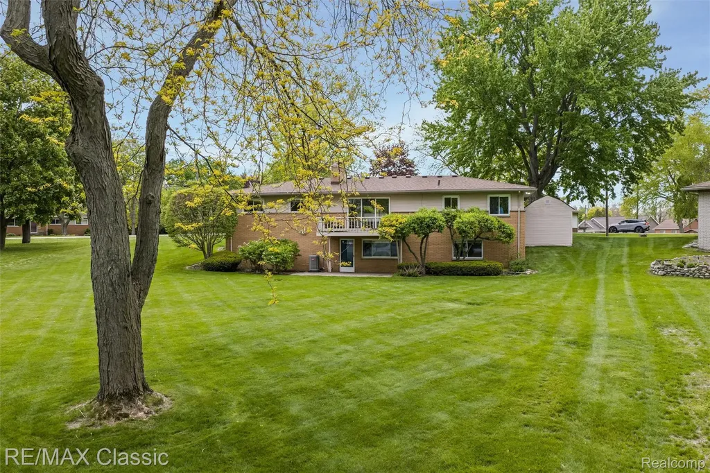 804 Bonita Drive White Lake Charter Township MI 48383