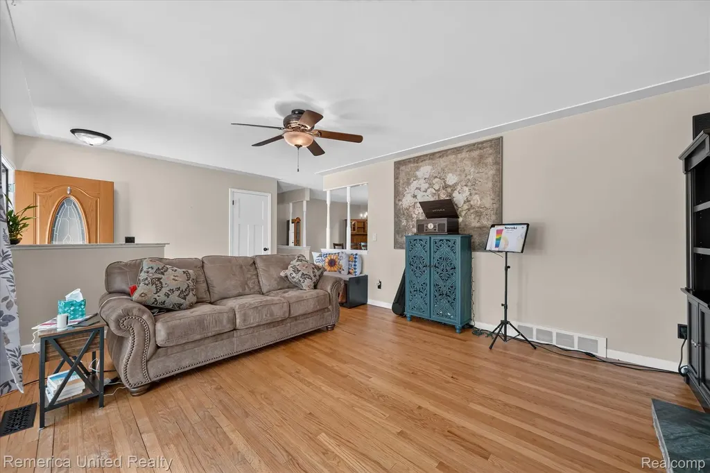 29114 Lori Street Livonia City MI 48154