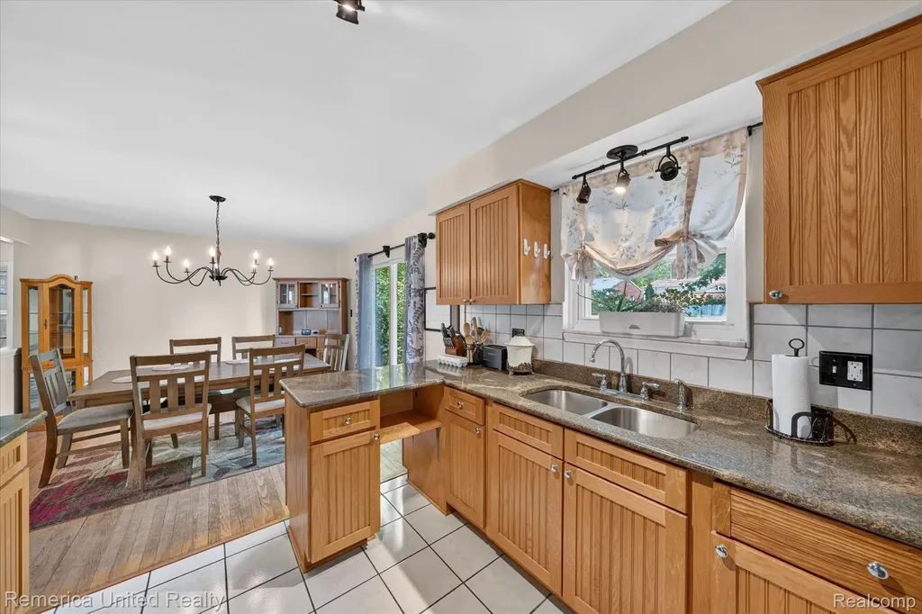 29114 Lori Street Livonia City MI 48154