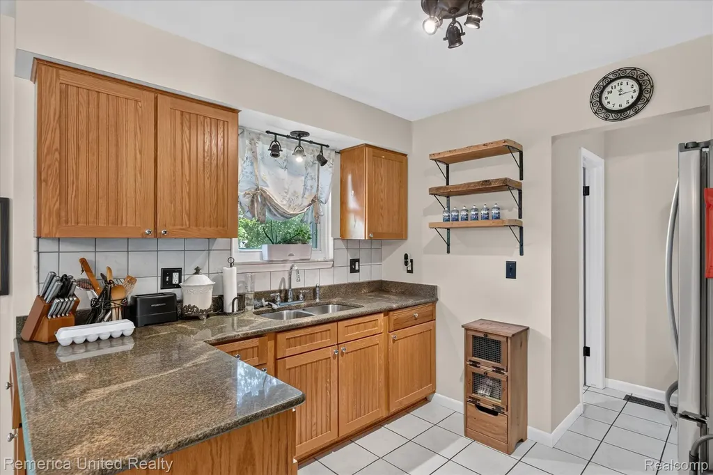 29114 Lori Street Livonia City MI 48154