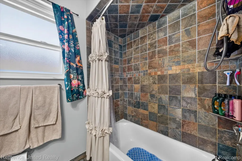 29114 Lori Street Livonia City MI 48154