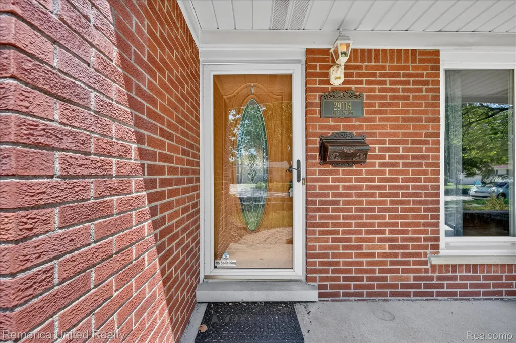 29114 Lori Street Livonia City MI 48154