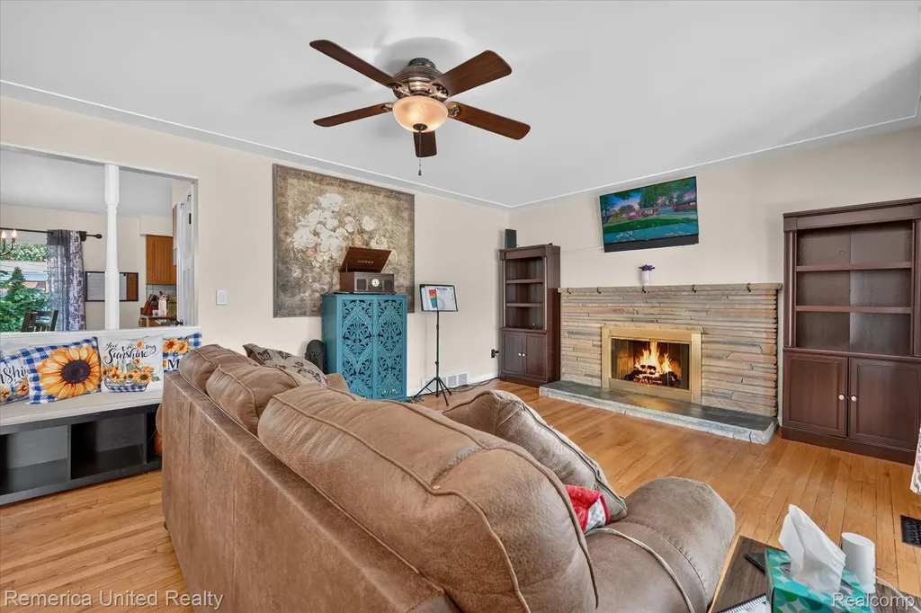 29114 Lori Street Livonia City MI 48154