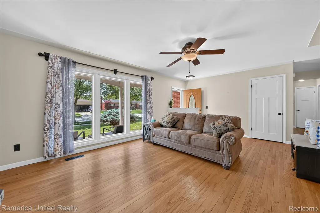 29114 Lori Street Livonia City MI 48154