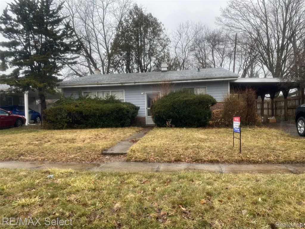 5008 Southgate Avenue Lansing City MI 48910
