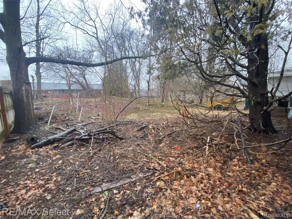 5008 Southgate Avenue Lansing City MI 48910